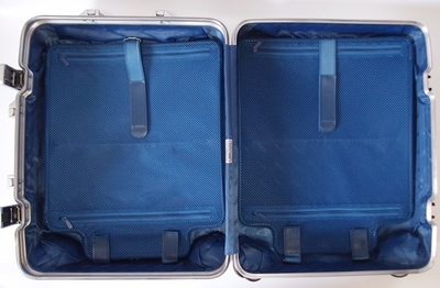 リモワ RIMOWA シルバーインテグラル 4輪 923.56 中古スーツ